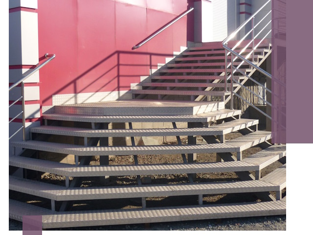 Лестницы для магазина в Устях-Куте — изготовление и монтаж