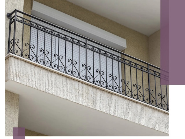 Балконные ограждения из металла и стекла в Устях-Куте для домов